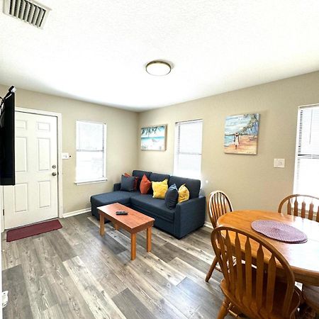 Two Fully Equipped Apartments And A Studio 5 Miles From The Beach St. Petersburg Exteriér fotografie