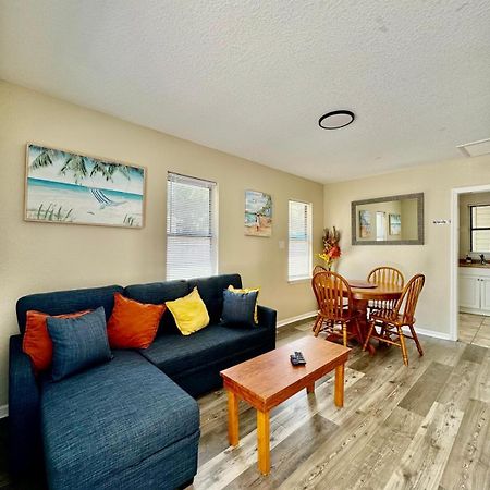 Two Fully Equipped Apartments And A Studio 5 Miles From The Beach St. Petersburg Exteriér fotografie