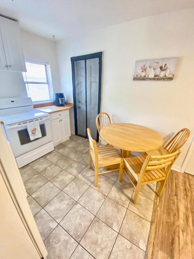 Two Fully Equipped Apartments And A Studio 5 Miles From The Beach St. Petersburg Exteriér fotografie