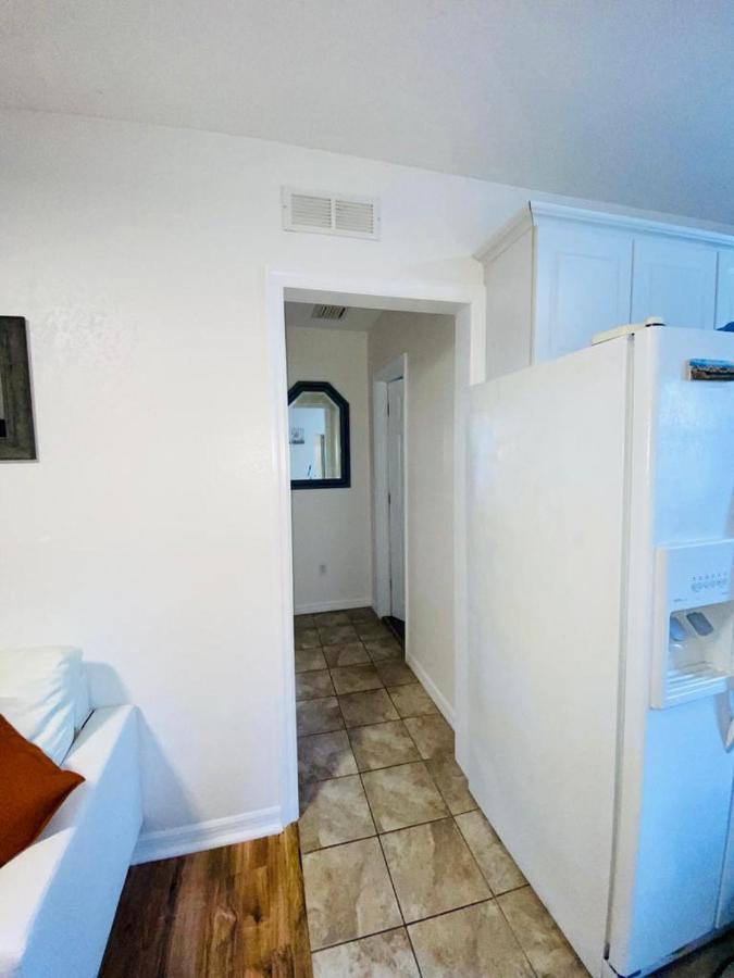 Two Fully Equipped Apartments And A Studio 5 Miles From The Beach St. Petersburg Exteriér fotografie