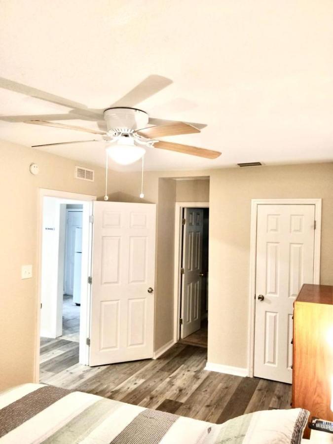 Two Fully Equipped Apartments And A Studio 5 Miles From The Beach St. Petersburg Exteriér fotografie