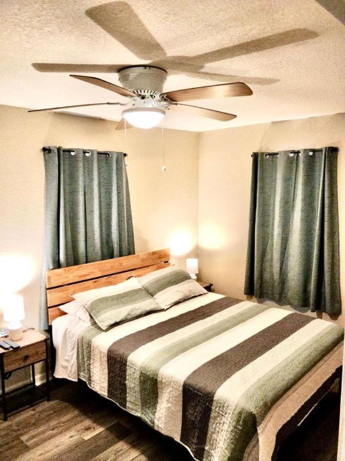 Two Fully Equipped Apartments And A Studio 5 Miles From The Beach St. Petersburg Exteriér fotografie